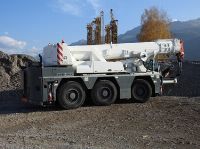 ZIAL184_876332 vehicle image